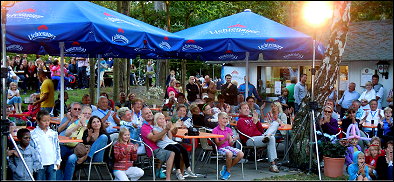 Beim Sommerfest auf Rgen herrscht immer eine gute Stimmung!